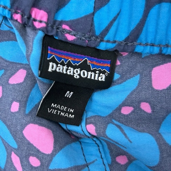 Patagonia Barely Baggies Shorts 2.5” Inseam Pollen Confetti Dolomite Blue Medium - Picture 10 of 12